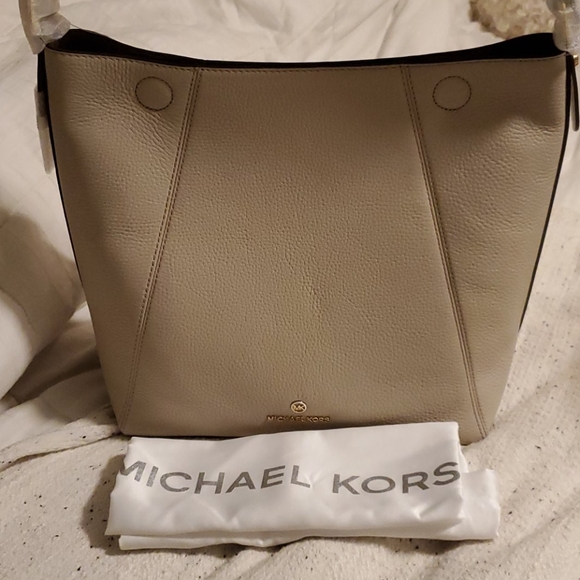 Michael Kors Lucy Medium Hobo Shoulder Bag - Picture 4 of 10